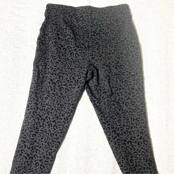 Michael Kors Women’s S Pull-On Crop Pants Gray Black Leopard Print Stretch Hem - Picture 5 of 12